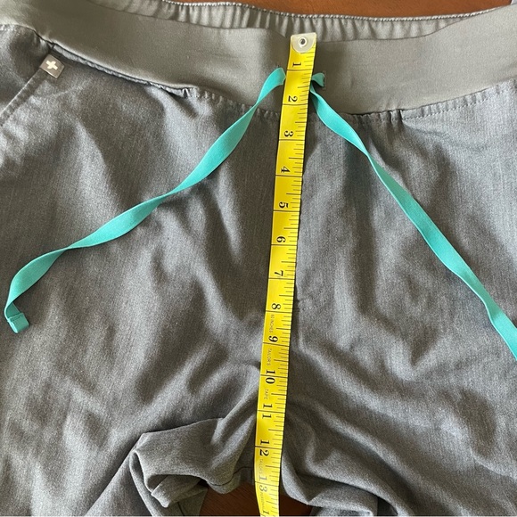 FIGS High Waisted Zamora
Tech Jogger Scrub
Pants Graphite Size XXL/P or 2XL P - Picture 14 of 16
